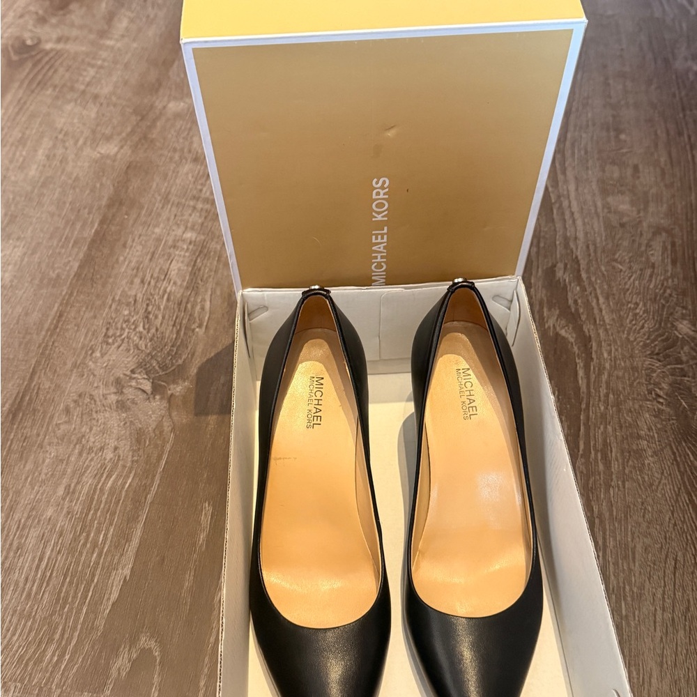 Michael Kors Black Leather Pointed Toe Pumps